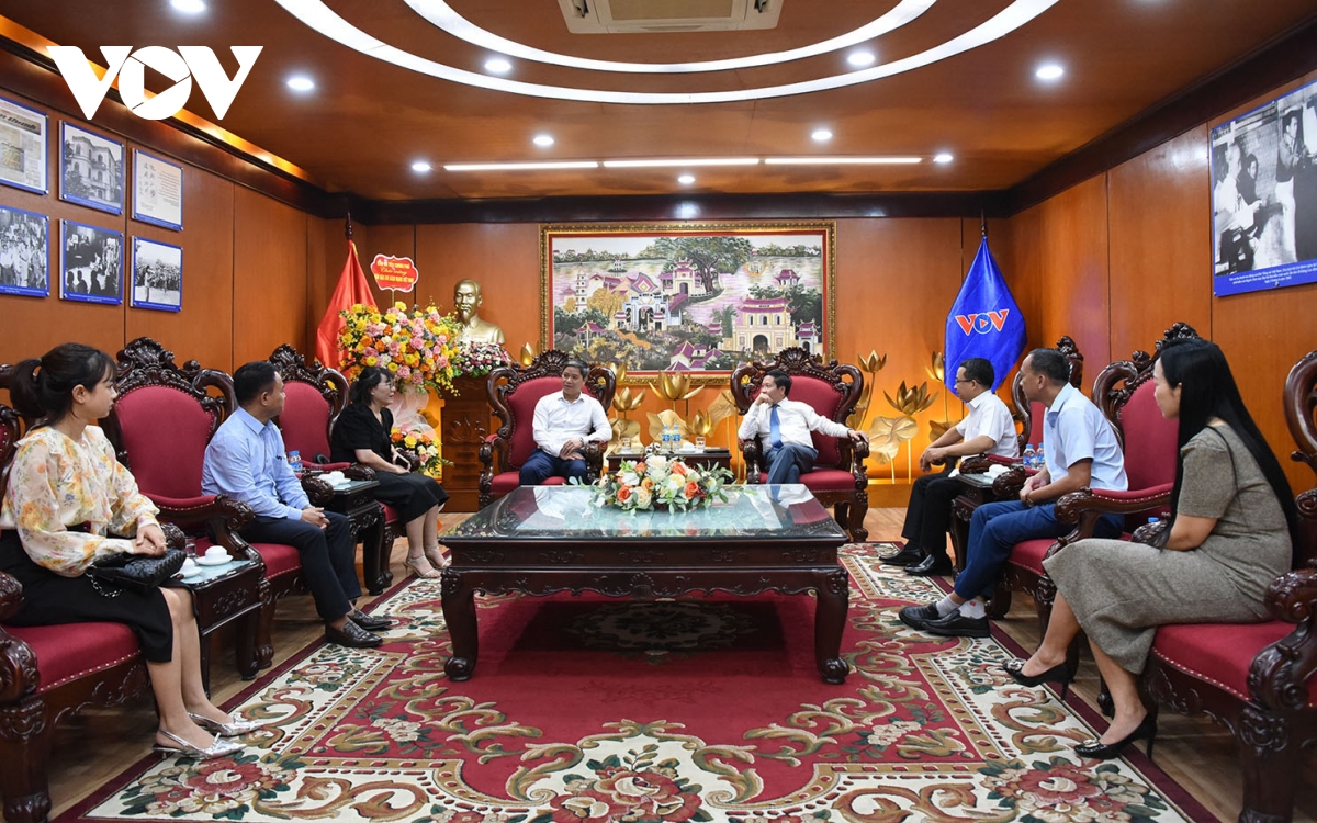bao chi hien dai phai dam nhiem vai tro nguoi gac cong thong tin hinh anh 1
