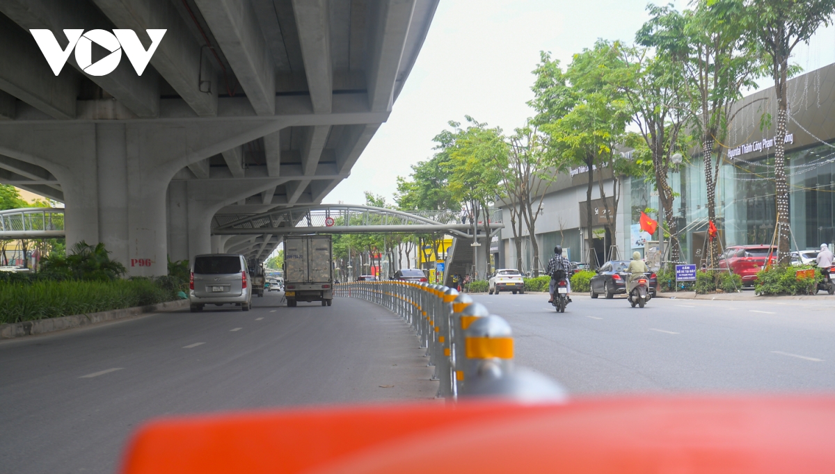 hà nội tổ chức giao thông đường phạm văn Đồng gây bất ngờ cho người dân hình ảnh 4 ha noi to chuc giao thong duong pham van Dong gay bat ngo cho nguoi dan hinh anh 4