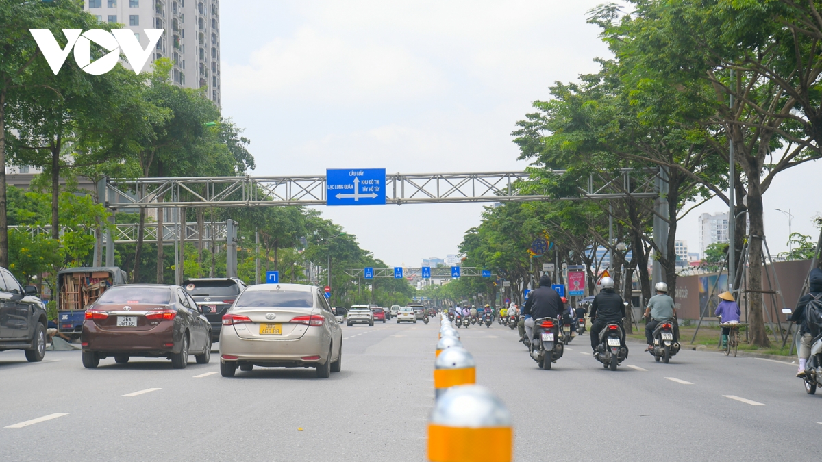 bien bao tren duong vo chi cong bat cap , phuong tien di chuyen kho khan hinh anh 10