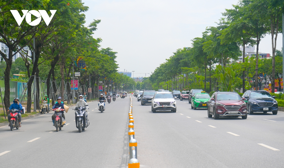bien bao tren duong vo chi cong bat cap , phuong tien di chuyen kho khan hinh anh 5