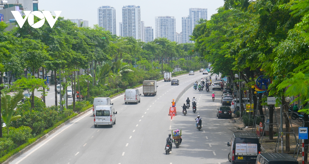 bien bao tren duong vo chi cong bat cap , phuong tien di chuyen kho khan hinh anh 9