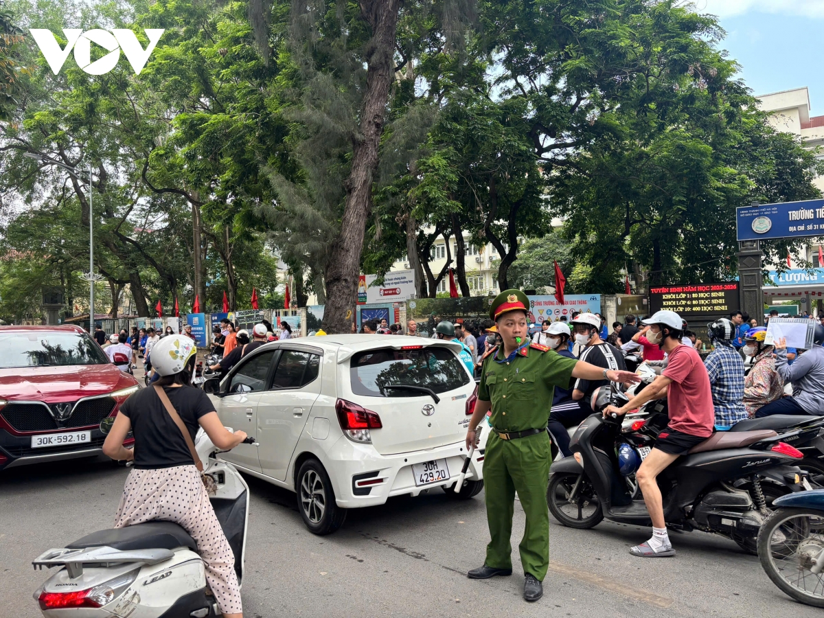 giao thông điểm thi thcs khương Đình, thanh xuân tắc nghẽn trước giờ làm thủ tục hình ảnh 13 giao thong diem thi thcs khuong Dinh, thanh xuan tac nghen truoc gio lam thu tuc hinh anh 13