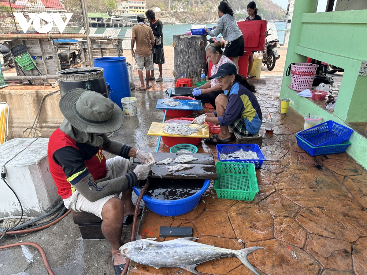 ngu dan dao koh si chang, thai lan Doi moi cach lam de giu nghe truyen thong hinh anh 4