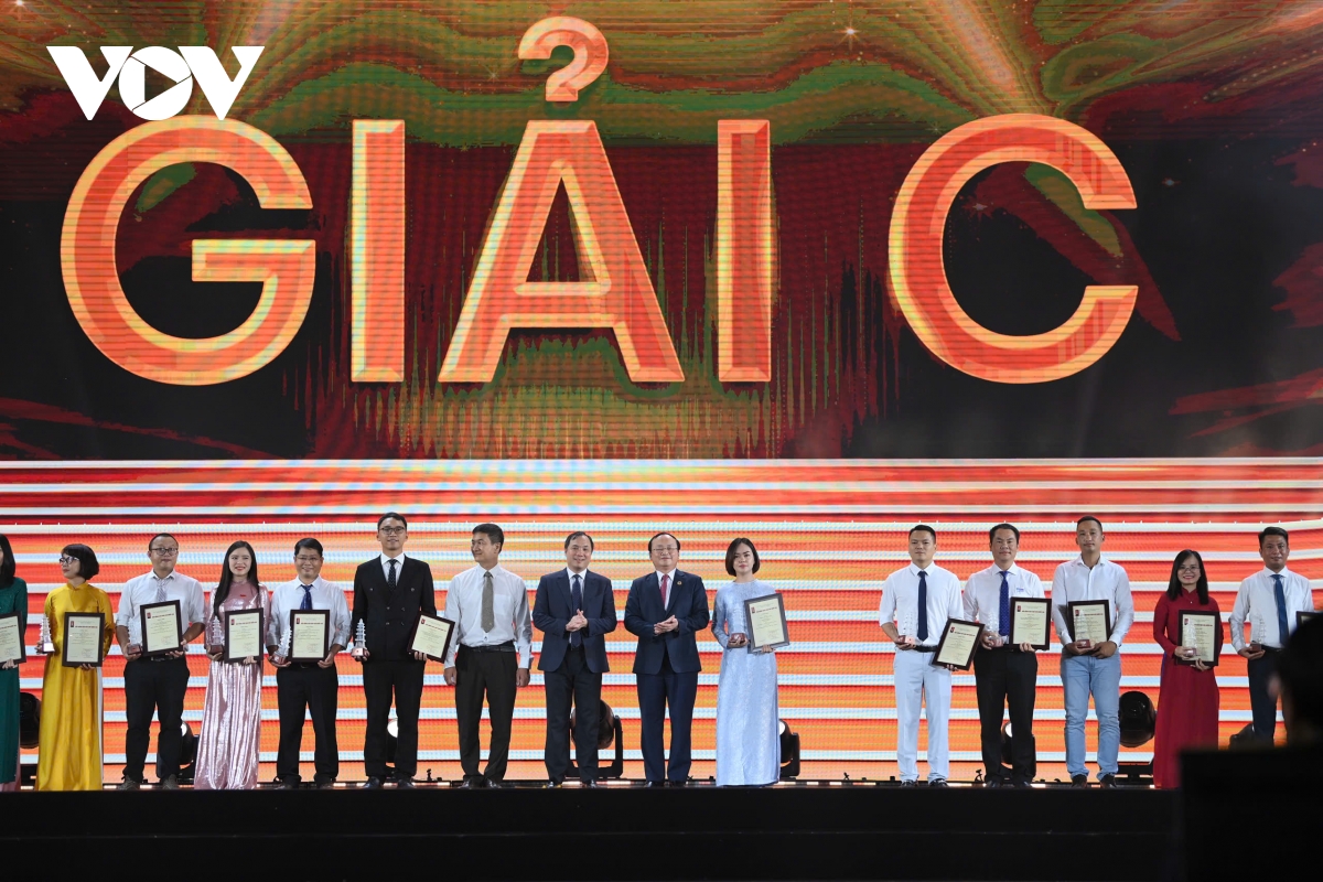 lễ trao giải báo chí quốc gia 2024 vinh danh 128 tác phẩm báo chí xuất sắc hình ảnh 5 le trao giai bao chi quoc gia 2024 vinh danh 128 tac pham bao chi xuat sac hinh anh 5