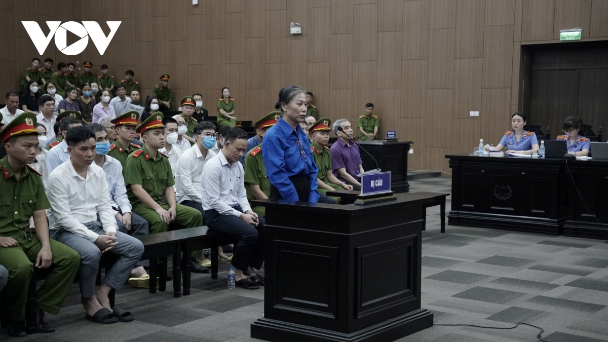 Cựu Bí thư Hoàng Thị Thuý Lan "mắc nhiều bệnh", xin được ngồi khi xét xử