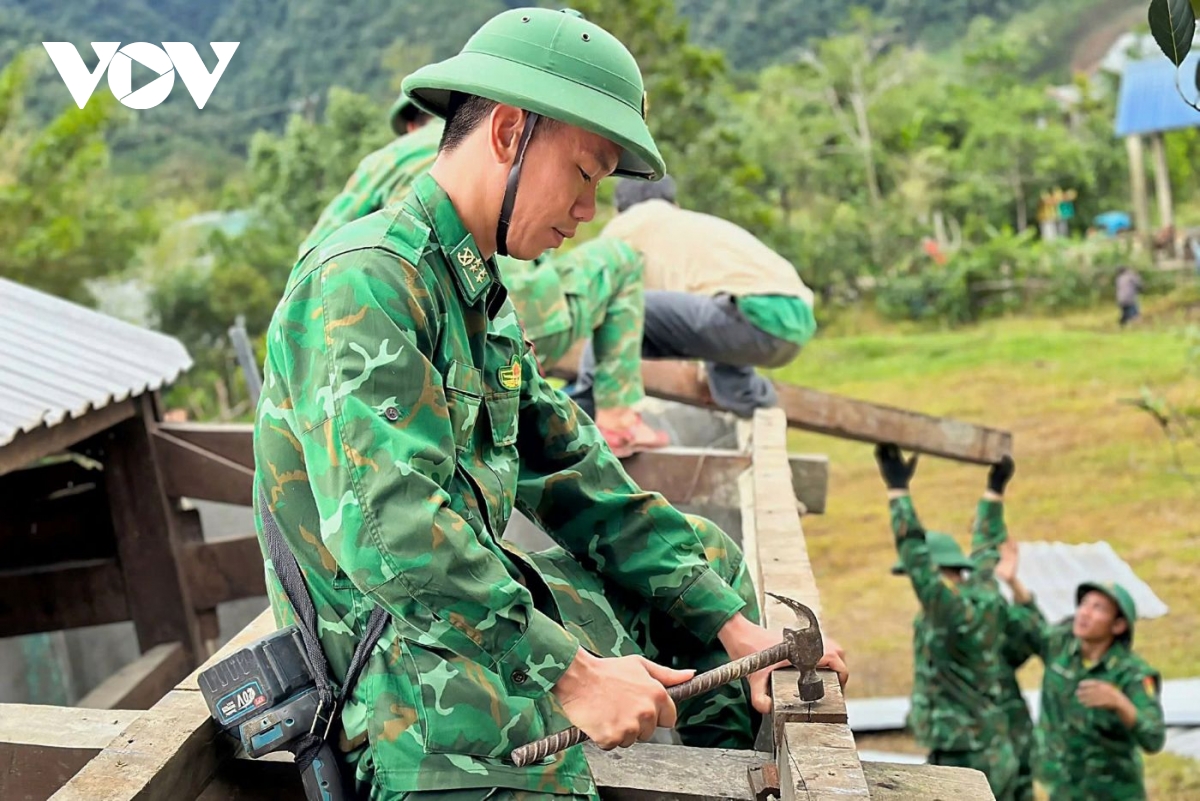 dông lốc làm 53 nhà dân tại huyện a lưới bị tốc mái hình ảnh 1 dong loc lam 53 nha dan tai huyen a luoi bi toc mai hinh anh 1