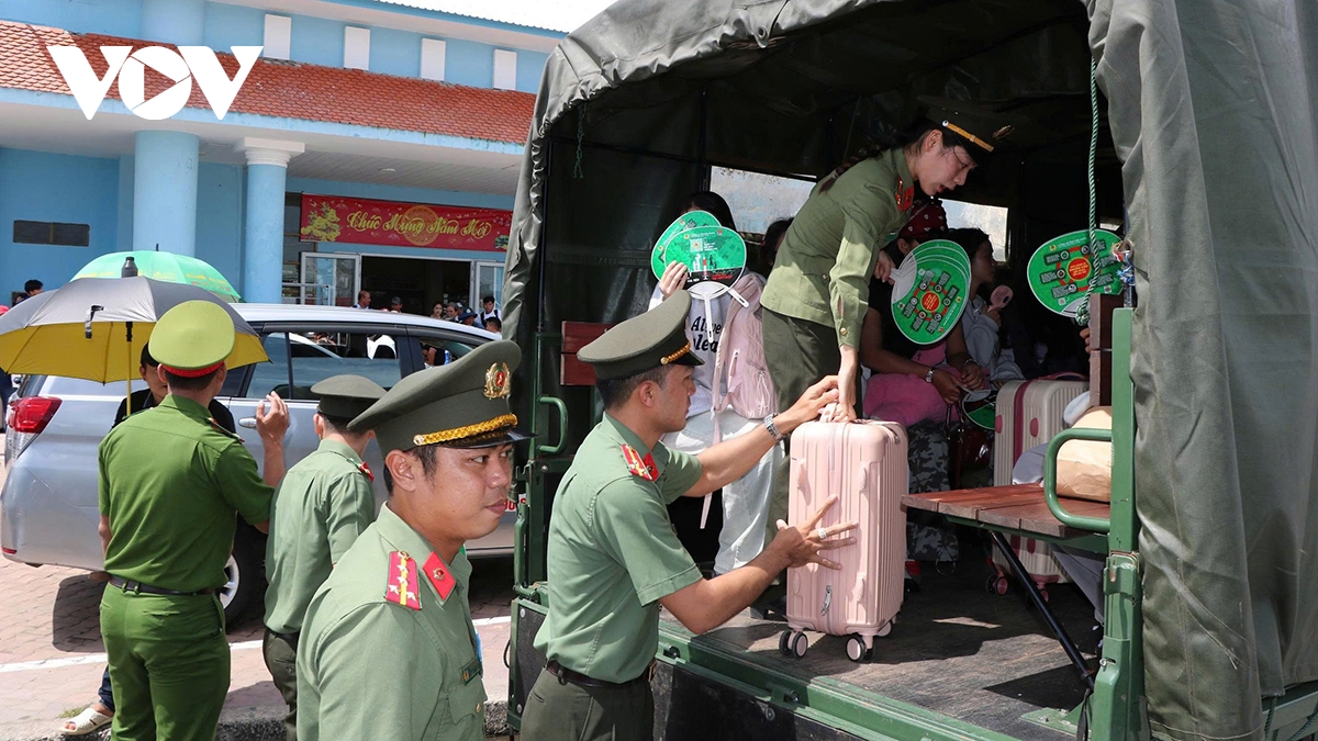 Hỗ trợ 142 thí sinh huyện đảo Kiên Hải vượt biển vào đất liền thi tốt nghiệp THPT