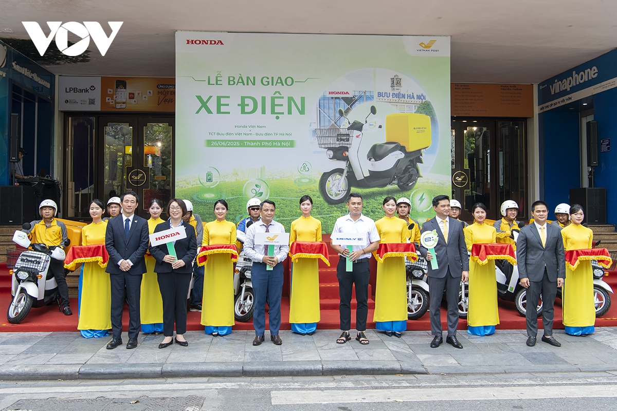 honda việt nam bàn giao hơn 200 xe máy điện cho bưu điện phục vụ chuyển phát hình ảnh 1 honda viet nam ban giao hon 200 xe may dien cho buu dien phuc vu chuyen phat hinh anh 1