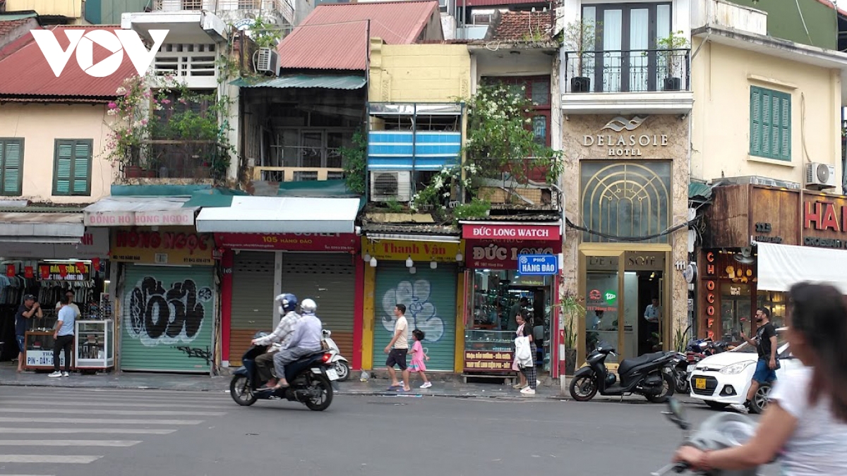 loạt cửa hàng phố cổ hà nội hoạt động cầm chừng vì kiểm tra hàng hóa, thuế hình ảnh 1 loat cua hang pho co ha noi hoat dong cam chung vi kiem tra hang hoa, thue hinh anh 1