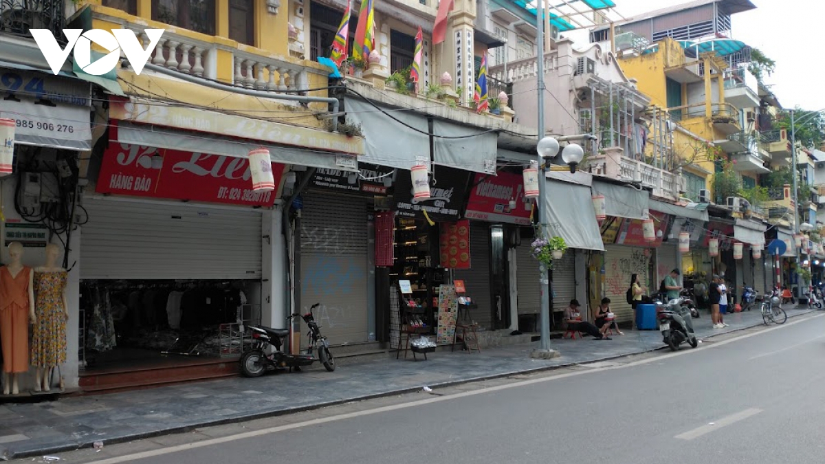 loạt cửa hàng phố cổ hà nội hoạt động cầm chừng vì kiểm tra hàng hóa, thuế hình ảnh 3 loat cua hang pho co ha noi hoat dong cam chung vi kiem tra hang hoa, thue hinh anh 3
