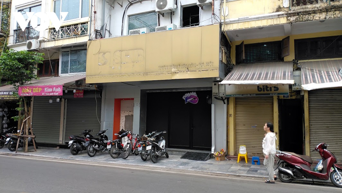 loạt cửa hàng phố cổ hà nội hoạt động cầm chừng vì kiểm tra hàng hóa, thuế hình ảnh 5 loat cua hang pho co ha noi hoat dong cam chung vi kiem tra hang hoa, thue hinh anh 5
