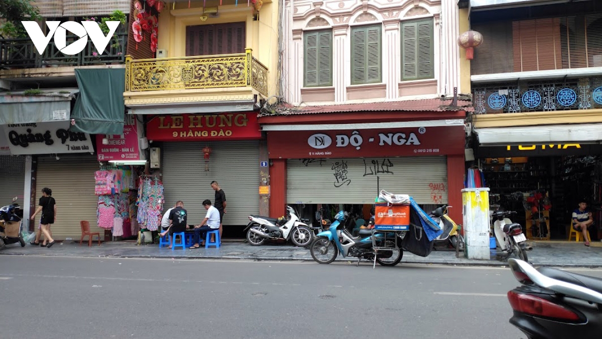 loạt cửa hàng phố cổ hà nội hoạt động cầm chừng vì kiểm tra hàng hóa, thuế hình ảnh 4 loat cua hang pho co ha noi hoat dong cam chung vi kiem tra hang hoa, thue hinh anh 4