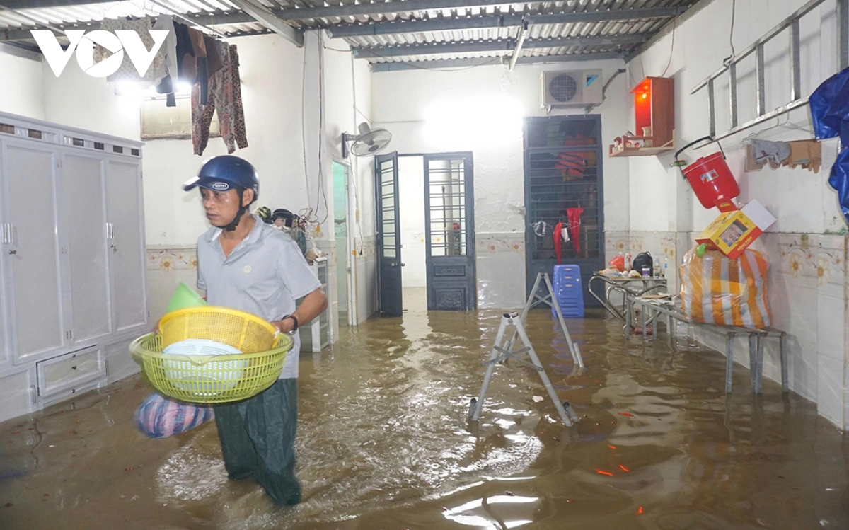 mưa lớn do bão số 1, nhiều khu vực ở Đà nẵng ngập sâu hình ảnh 9 mua lon do bao so 1, nhieu khu vuc o Da nang ngap sau hinh anh 9