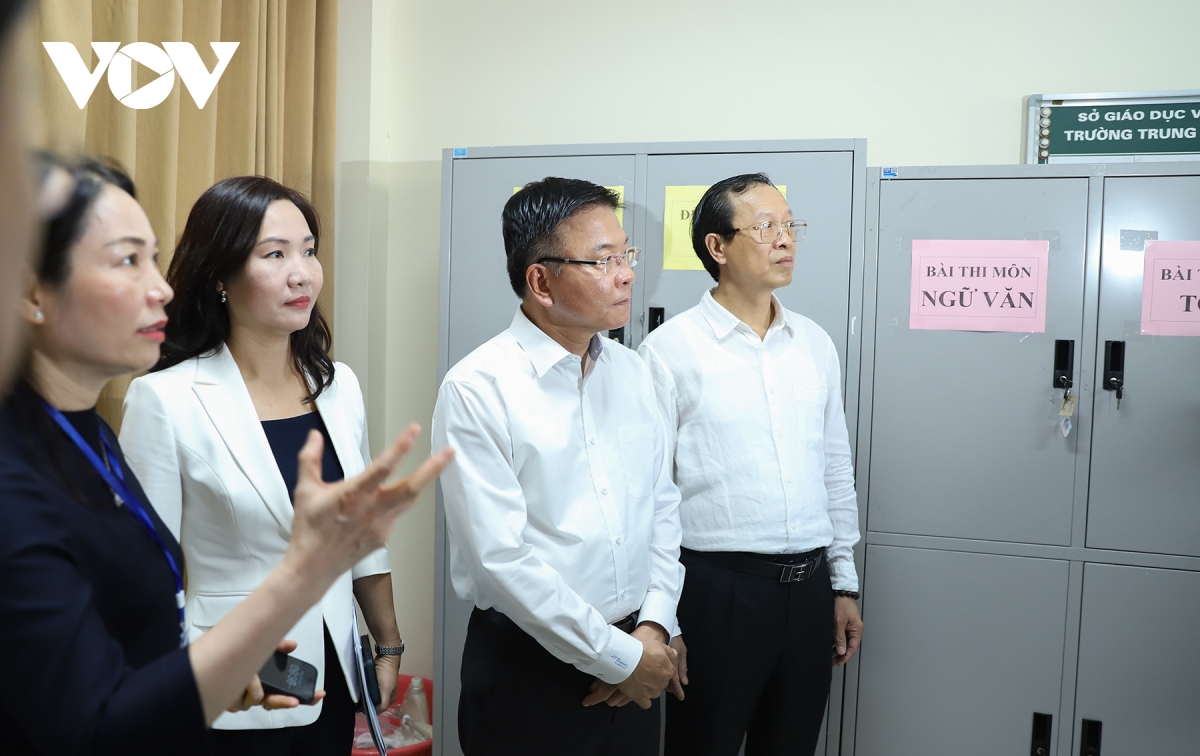 Phó Thủ tướng Lê Thành Long kiểm tra công tác tổ chức thi tốt nghiệp THPT tại Quảng Ninh