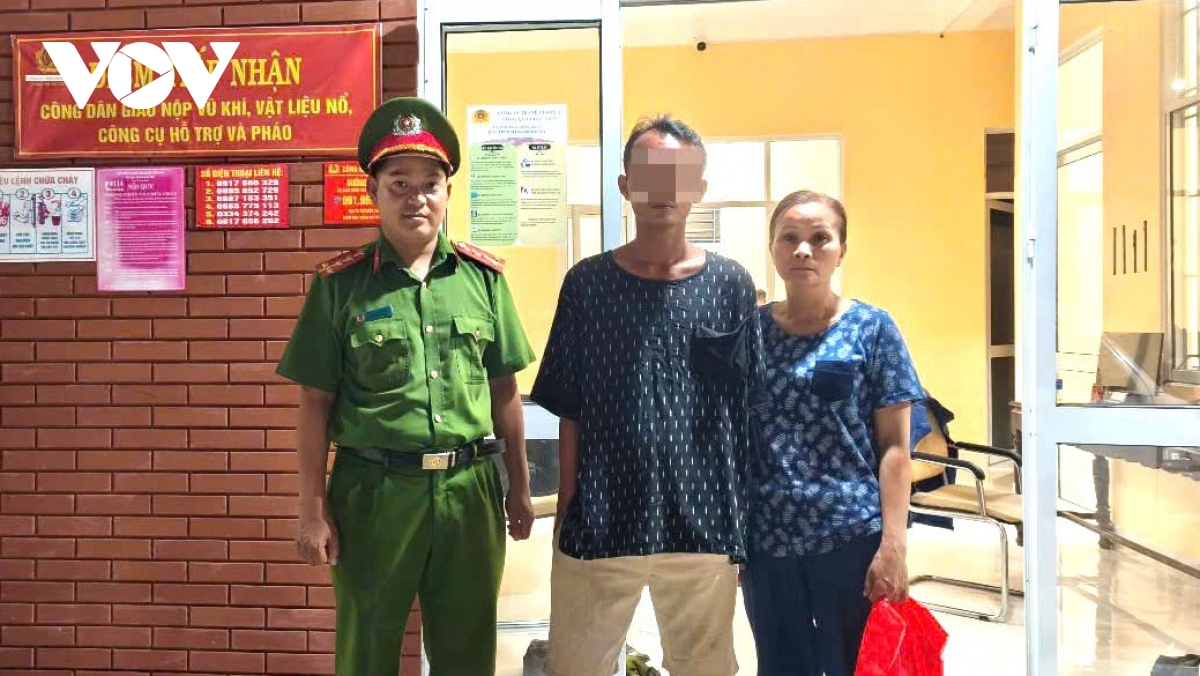 Công an xã Lộc Điền, TP Huế cứu người đàn ông bất tỉnh giữa rừng