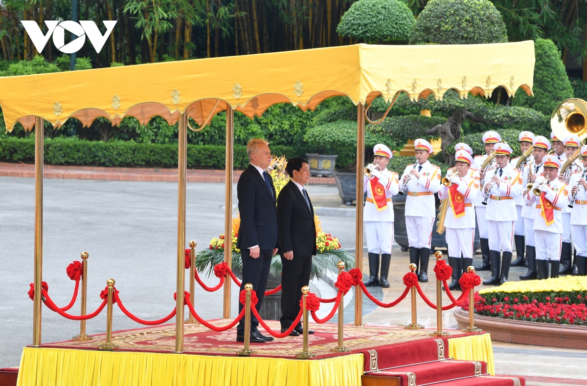 lễ đón tổng thống litva và phu nhân lần đầu thăm chính thức việt nam hình ảnh 5 le don tong thong litva va phu nhan lan dau tham chinh thuc viet nam hinh anh 5