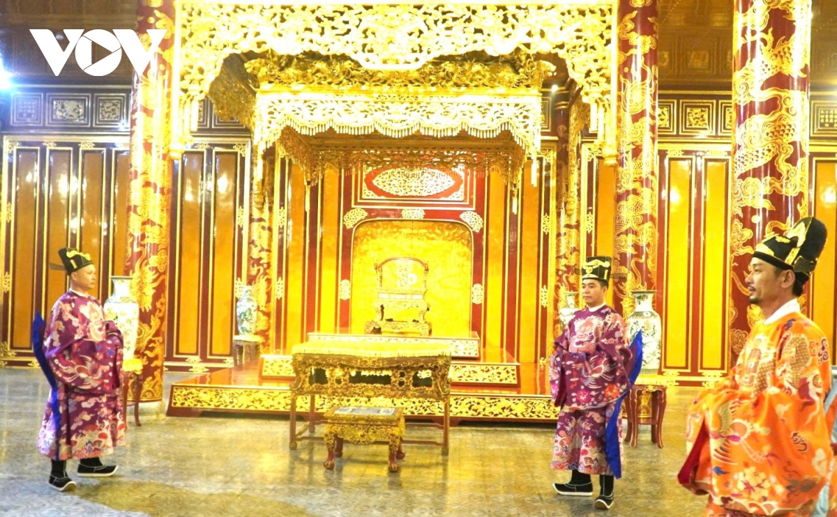 xử lý kỷ luật sau sự cố ngai vàng bị xâm hại chưa rõ trách nhiệm người đứng đầu hình ảnh 1 xu ly ky luat sau su co ngai vang bi xam hai chua ro trach nhiem nguoi dung dau hinh anh 1