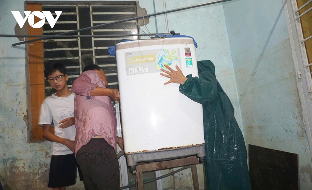 mưa lớn do bão số 1, nhiều khu vực ở Đà nẵng ngập sâu hình ảnh 2 mua lon do bao so 1, nhieu khu vuc o Da nang ngap sau hinh anh 2
