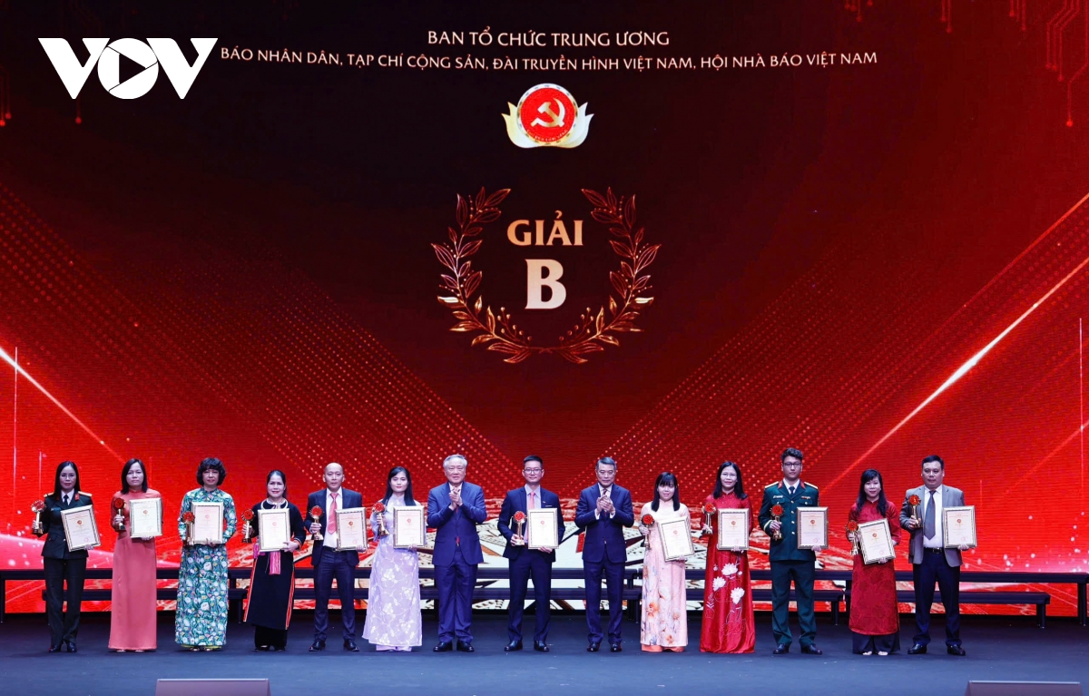 hun duc tinh yeu nghe trong dieu kien dia ban vat va, kho khan hinh anh 5