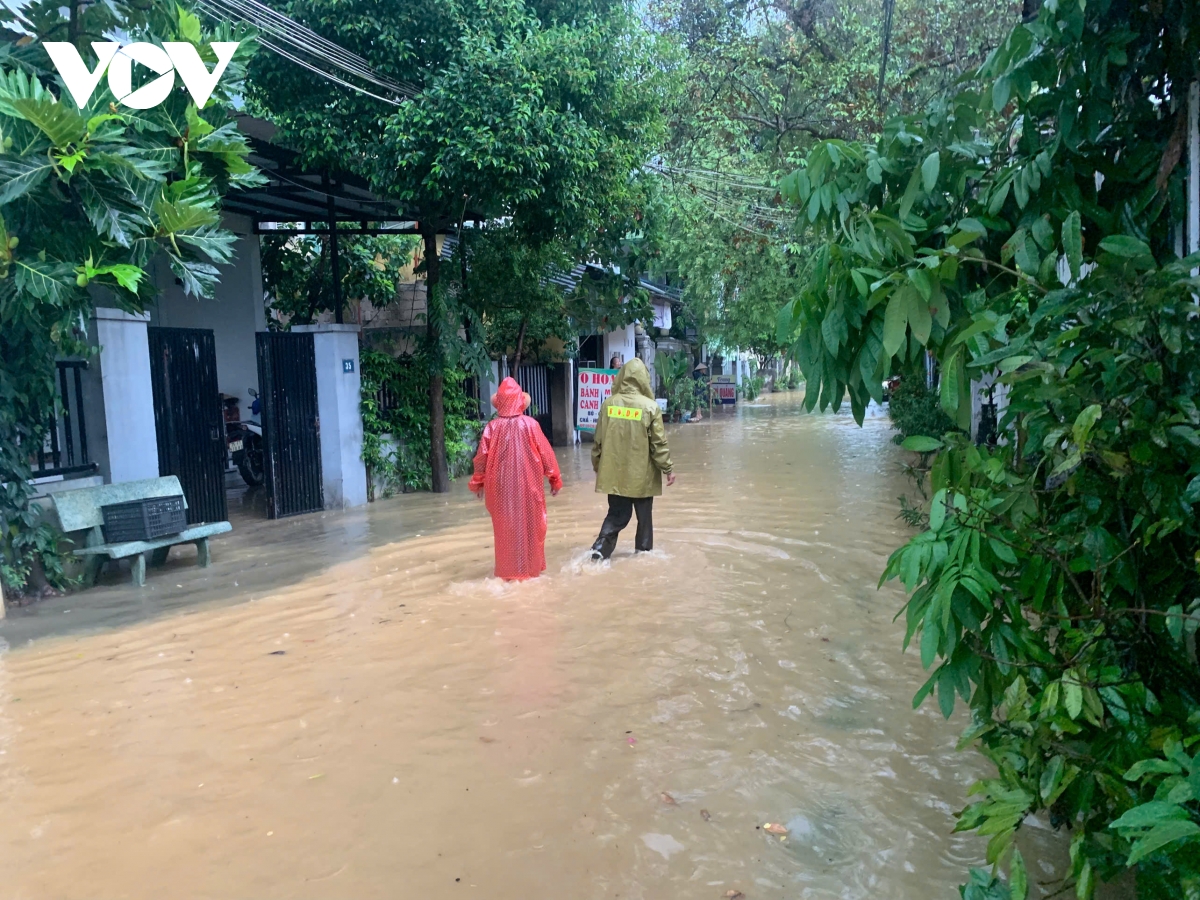 mưa lớn gây ngập cục bộ nhiều tuyến đường ở huế hình ảnh 4 mua lon gay ngap cuc bo nhieu tuyen duong o hue hinh anh 4