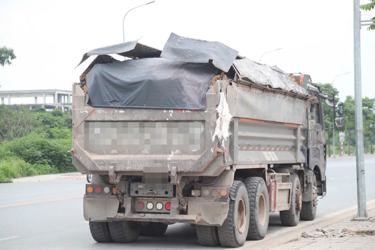công an hà nội siết chặt xử lý xe chở hàng quá tải hình ảnh 3 cong an ha noi siet chat xu ly xe cho hang qua tai hinh anh 3