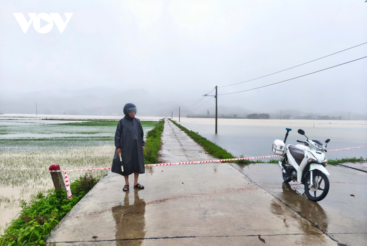 mưa lớn, thủy điện xả lũ khiến nhiều nơi ở quảng nam ngập sâu hình ảnh 1 mua lon, thuy dien xa lu khien nhieu noi o quang nam ngap sau hinh anh 1