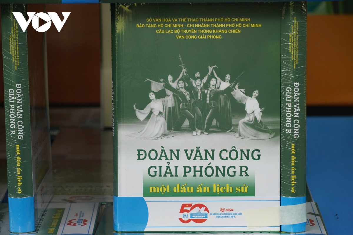 Đoàn Văn công Giải phóng R- những câu chuyện từ chiến trường