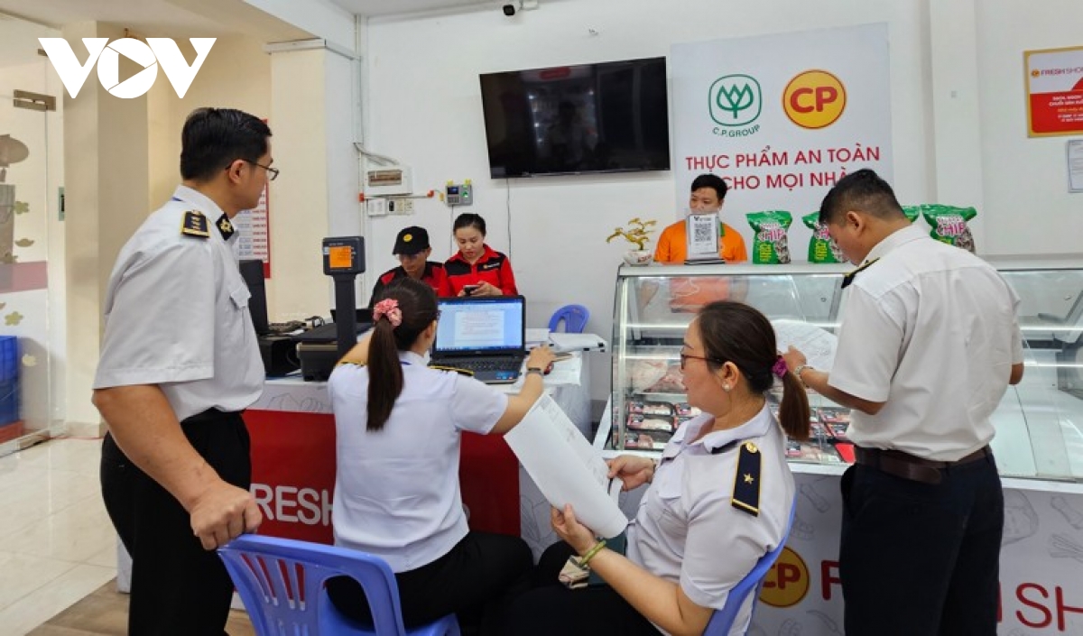 Kiểm tra đột xuất các chi nhánh Công ty C.P. Việt Nam ở Bình Dương