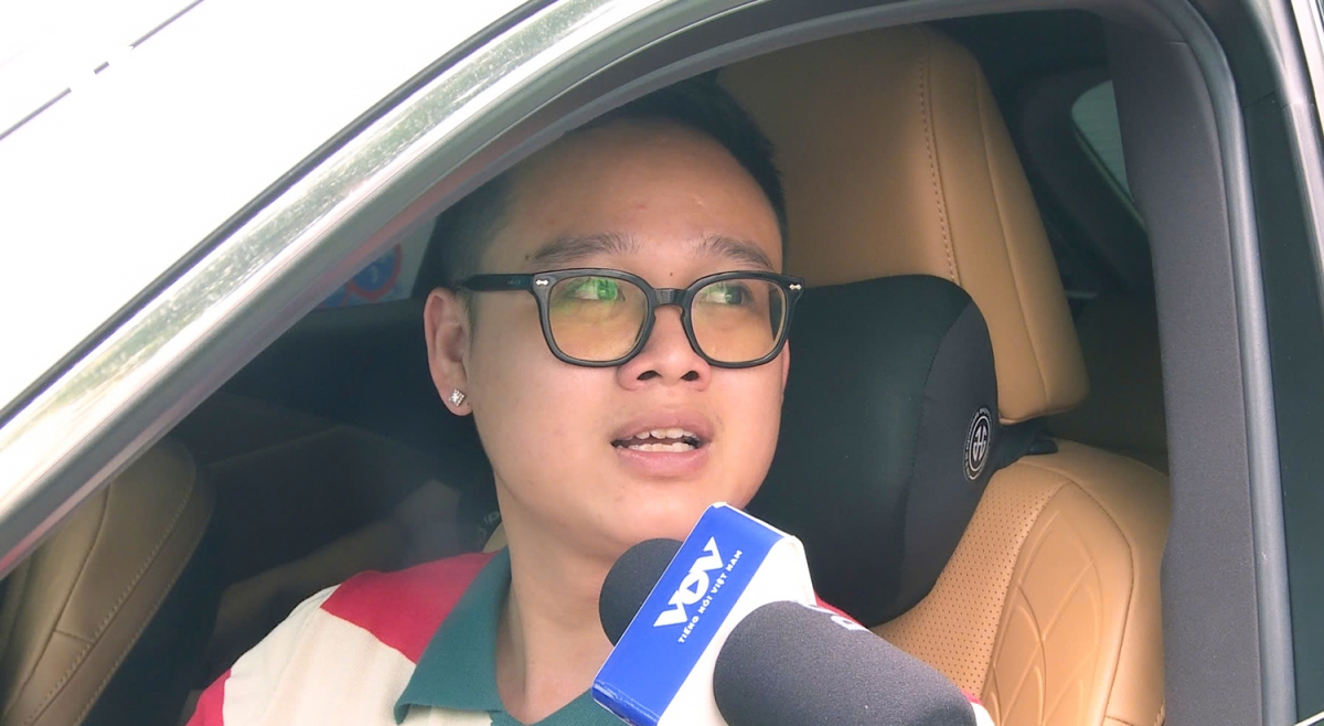 bien bao tren duong vo chi cong bat cap , phuong tien di chuyen kho khan hinh anh 4