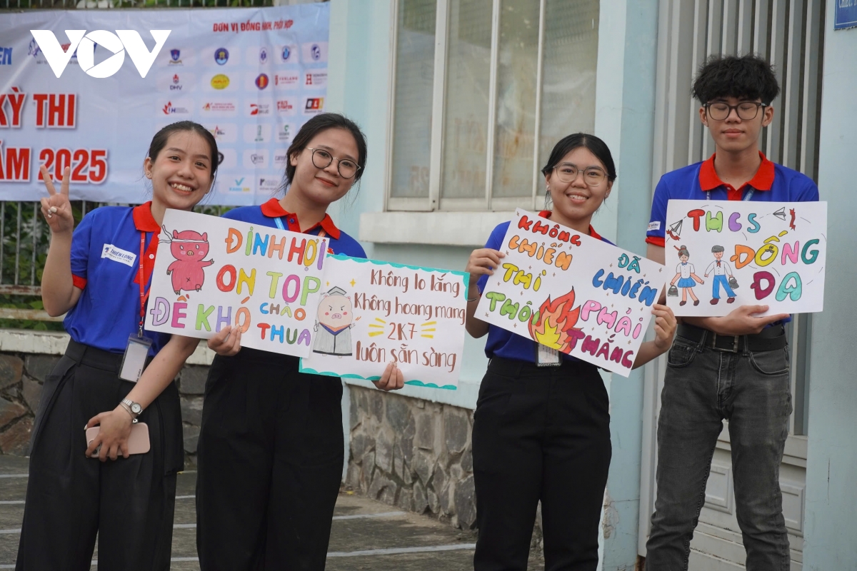 thí sinh tại tp.hcm tự tin bước vào môn thi đầu tiên hình ảnh 4 thi sinh tai tp.hcm tu tin buoc vao mon thi dau tien hinh anh 4