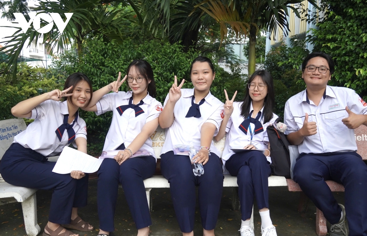 thí sinh tại tp.hcm tự tin bước vào môn thi đầu tiên hình ảnh 2 thi sinh tai tp.hcm tu tin buoc vao mon thi dau tien hinh anh 2