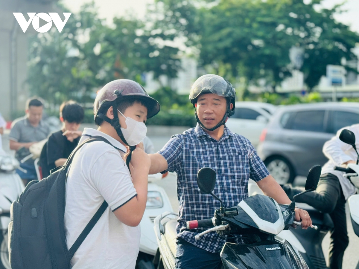 bà 69 tuổi từ hà tĩnh ra hà nội đưa cháu đi thi mong kiếm vé vào chuyên khtn hình ảnh 10 ba 69 tuoi tu ha tinh ra ha noi dua chau di thi mong kiem ve vao chuyen khtn hinh anh 10