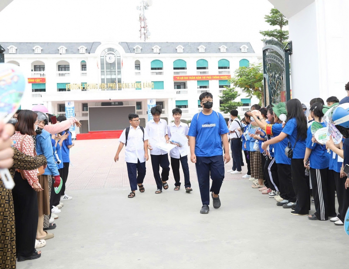 Đề thi văn vào lớp 10 ở hải phòng dễ thở , phát huy khả năng sáng tạo của học sinh hình ảnh 1 De thi van vao lop 10 o hai phong de tho , phat huy kha nang sang tao cua hoc sinh hinh anh 1