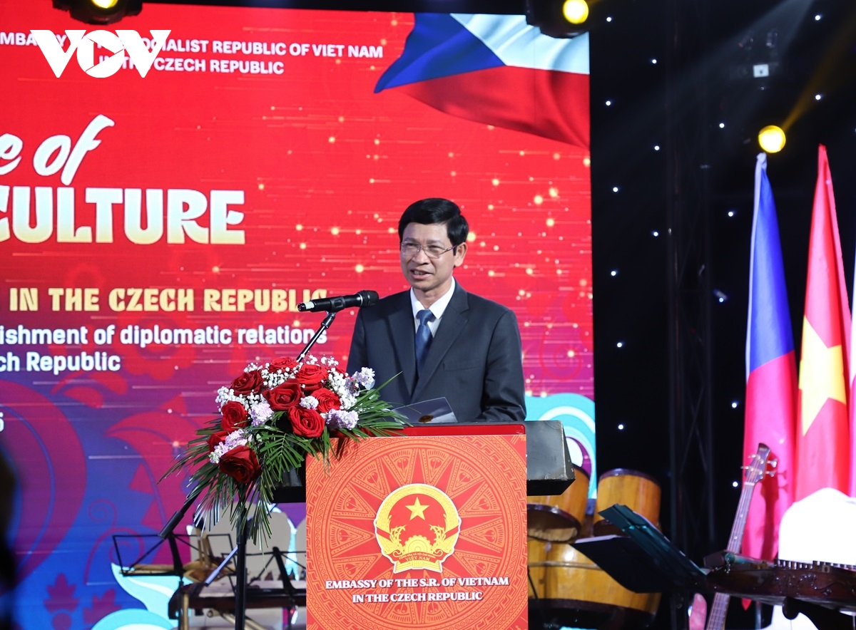 chương trình nghệ thuật kỷ niệm 75 năm quan hệ ngoại giao việt nam cộng hòa séc hình ảnh 3 chuong trinh nghe thuat ky niem 75 nam quan he ngoai giao viet nam cong hoa sec hinh anh 3