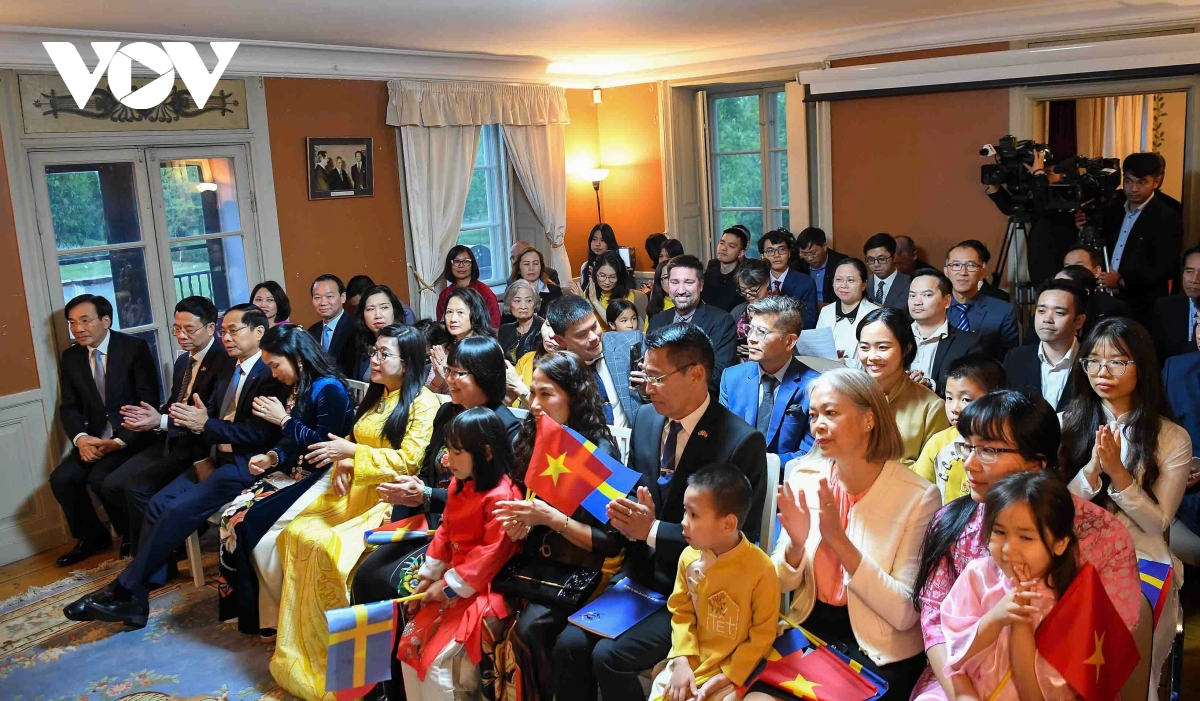 thủ tướng phạm minh chính bày tỏ trân trọng tình cảm từ nhân dân thụy Điển hình ảnh 2 thu tuong pham minh chinh bay to tran trong tinh cam tu nhan dan thuy Dien hinh anh 2