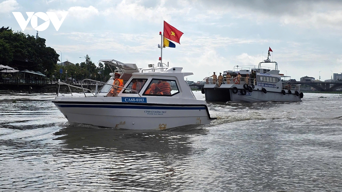 Kiên Giang tổng kiểm soát phương tiện khai thác và vận chuyển cát, sỏi