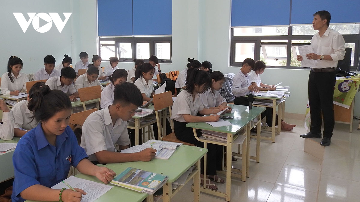 học sinh vùng dân tộc thiểu số kon tum tích cực ôn luyện thi tốt nghiệp thpt hình ảnh 3 hoc sinh vung dan toc thieu so kon tum tich cuc on luyen thi tot nghiep thpt hinh anh 3