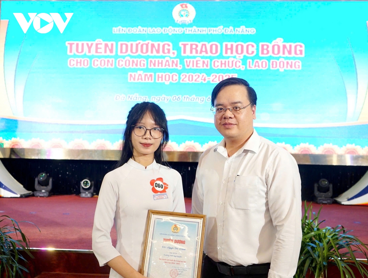 Da nang trao hoc bong tang con cong nhan, vien chuc lao dong hinh anh 2