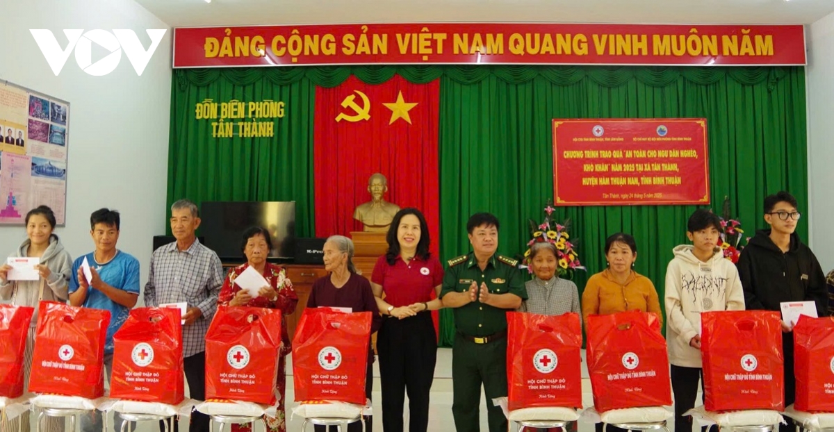 bộ đội biên phòng bình thuận đồng hành cùng ngư dân hình ảnh 3 bo doi bien phong binh thuan dong hanh cung ngu dan hinh anh 3