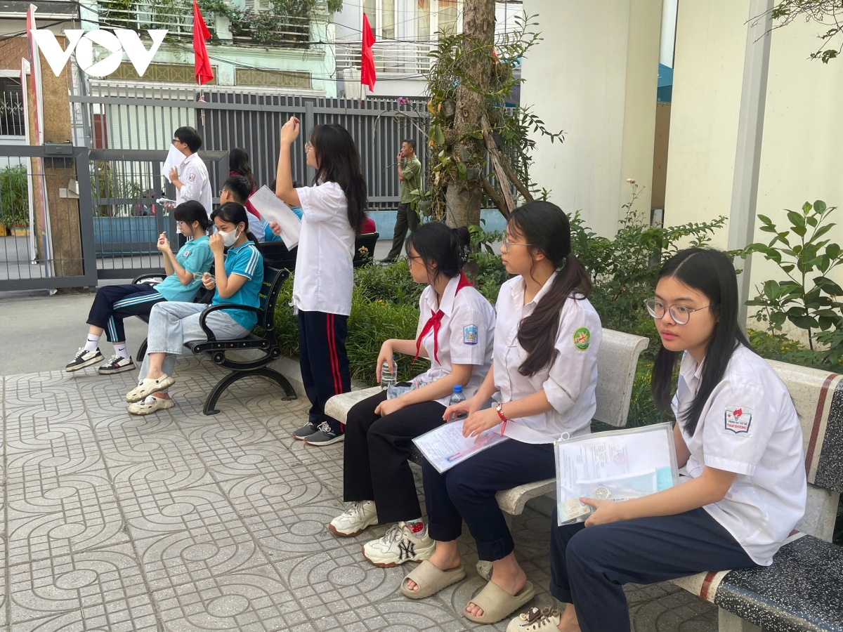103.000 thí sinh hà nội bước vào môn thi đầu tiên kỳ thi vào 10 hình ảnh 4 103.000 thi sinh ha noi buoc vao mon thi dau tien ky thi vao 10 hinh anh 4