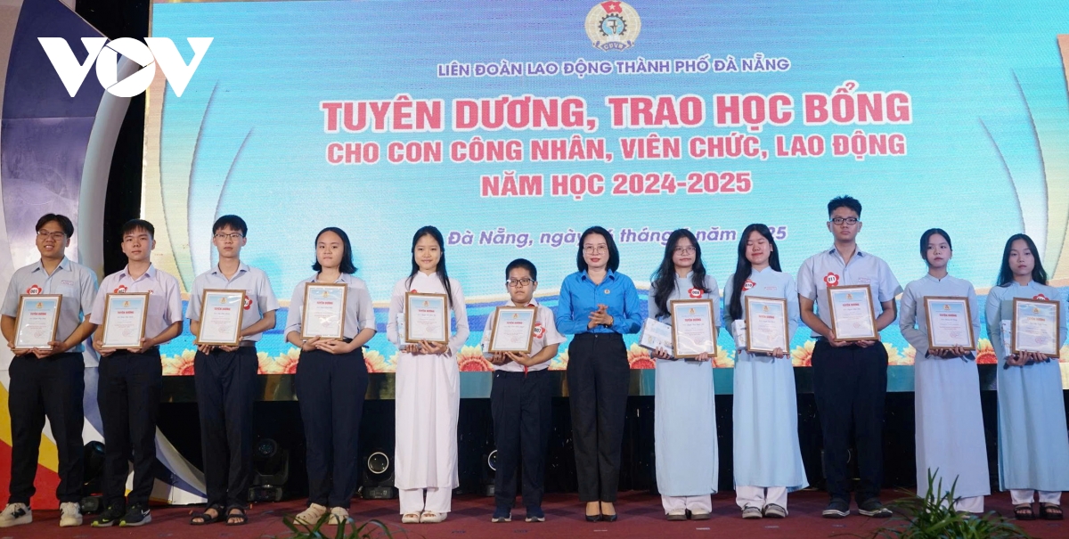 Đà Nẵng trao học bổng tặng con công nhân, viên chức lao động