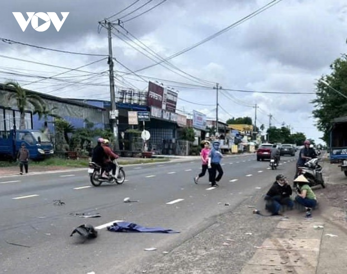 Va chạm với xe tải, nam thanh niên đi xe máy tử vong trong bệnh viện