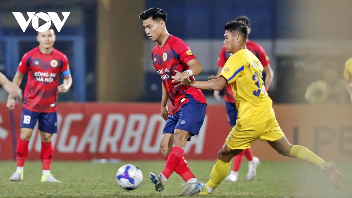 Chuyển nhượng V-League mới nhất: CLB CAHN chốt tương lai của Văn Thanh