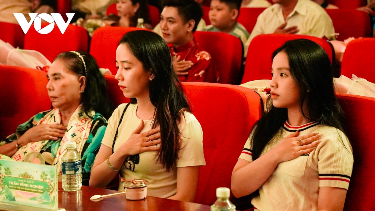 khắc họa hình ảnh phụ nữ việt nam trong đêm nghệ thuật thị hình ảnh 6 khac hoa hinh anh phu nu viet nam trong dem nghe thuat thi hinh anh 6