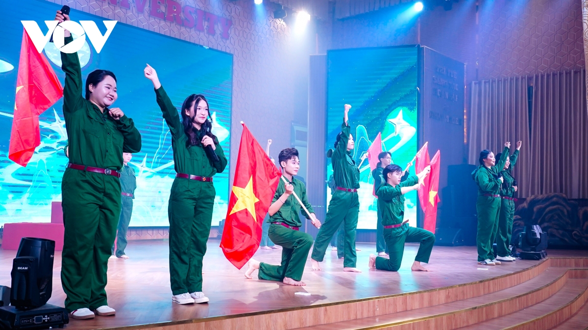khắc họa hình ảnh phụ nữ việt nam trong đêm nghệ thuật thị hình ảnh 4 khac hoa hinh anh phu nu viet nam trong dem nghe thuat thi hinh anh 4