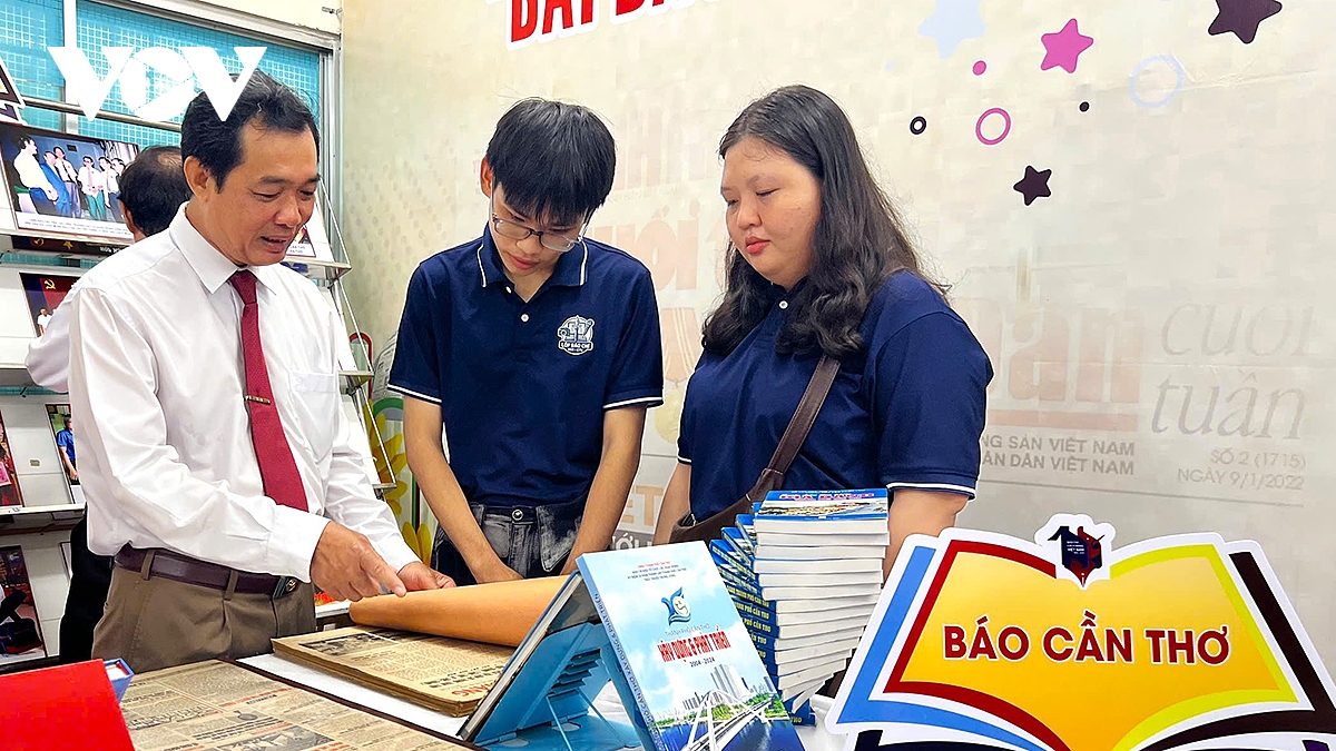 triển lãm chuyên đề bài báo là tờ hịch cách mạng tại cần thơ hình ảnh 3 trien lam chuyen de bai bao la to hich cach mang tai can tho hinh anh 3