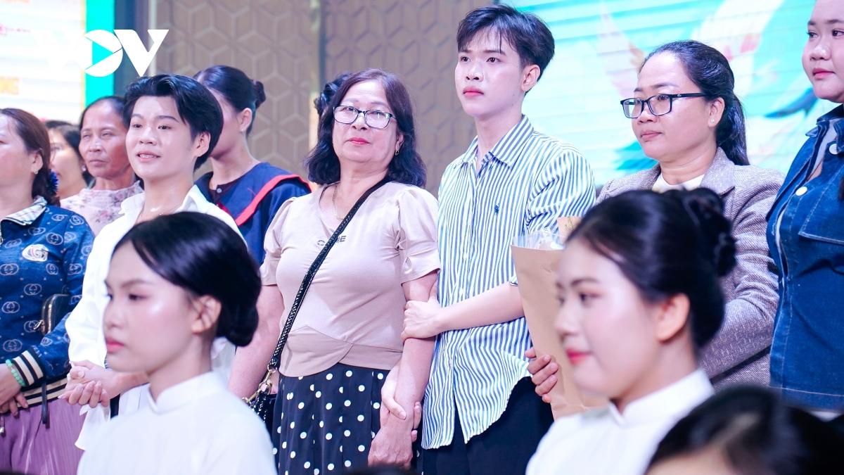 khắc họa hình ảnh phụ nữ việt nam trong đêm nghệ thuật thị hình ảnh 5 khac hoa hinh anh phu nu viet nam trong dem nghe thuat thi hinh anh 5