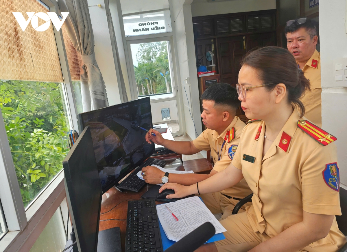 cong an tinh binh Dinh to chuc ky sat hach lai xe o to dau tien hinh anh 1