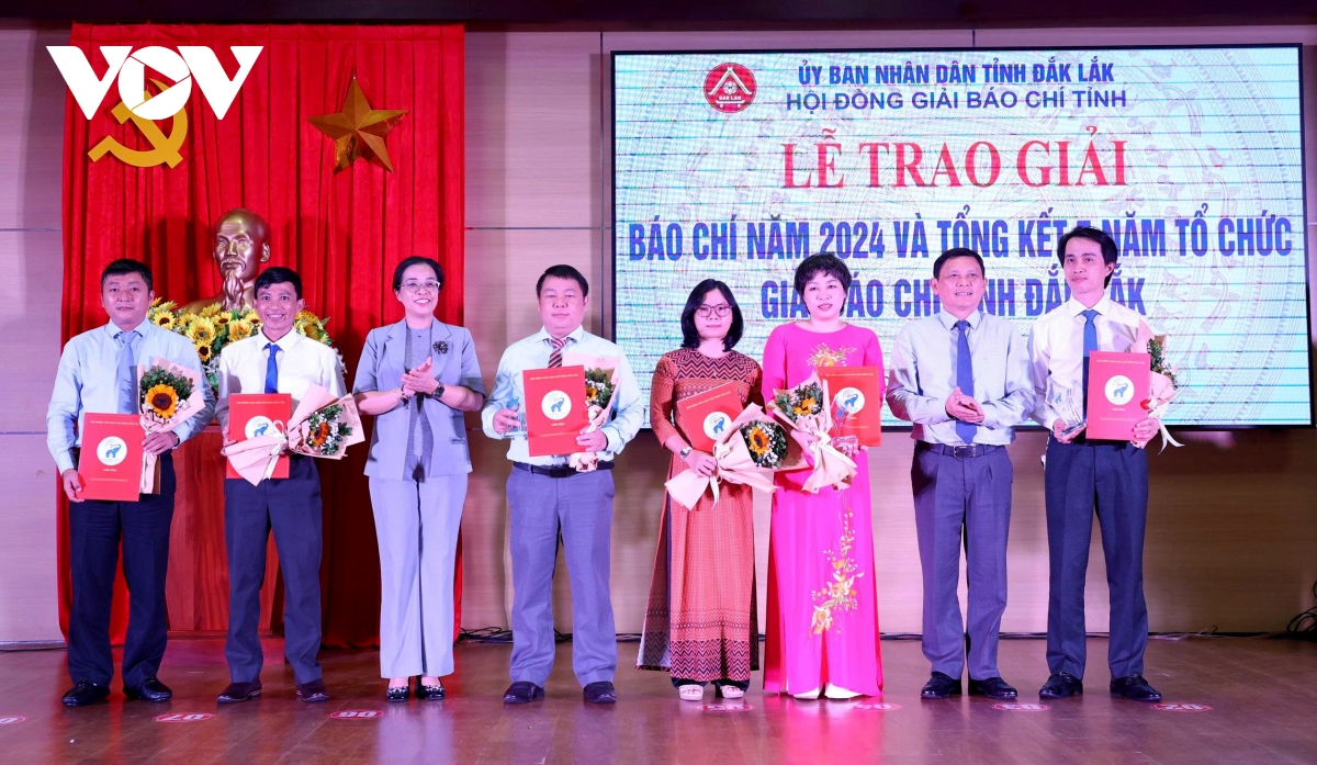 giải báo chí tỉnh Đắk lắk hướng tới chặng đường mới, phương thức mới hình ảnh 2 giai bao chi tinh Dak lak huong toi chang duong moi, phuong thuc moi hinh anh 2