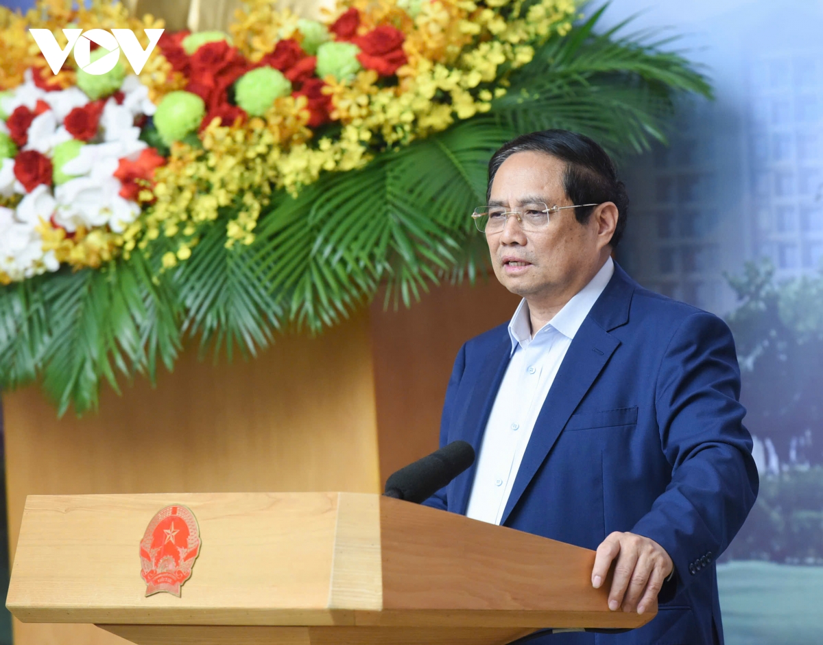 Thủ tướng: Tiết kiệm chi thường xuyên để dành thêm nguồn lực cho các dự án lớn